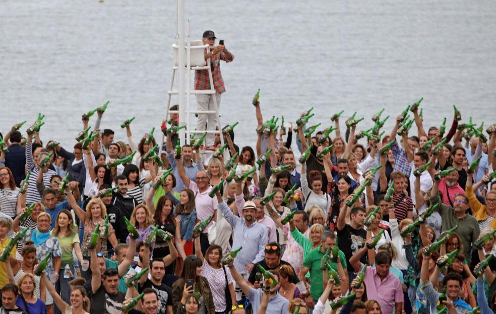 Gijón pone la sidra a enfriar