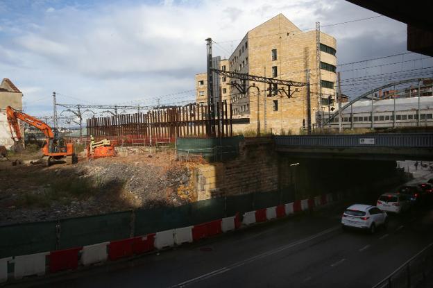 Los vecinos de Ciudad Naranco exigen que la obra de Nicolás Soria no vuelva a paralizarse