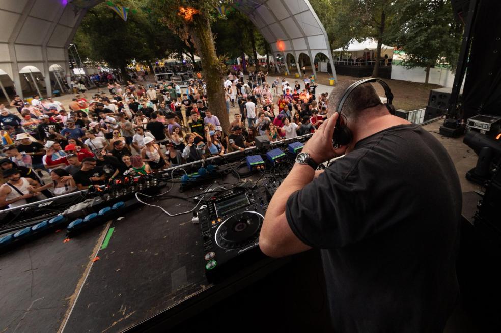 El techno empieza a atronar