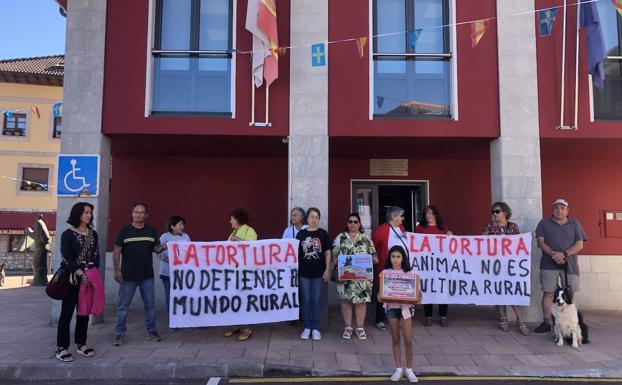 49.000 firmas contra la corrida de toros en Benia: «Le haces eso a un animal fuera de una plaza y te llevan a la cárcel»