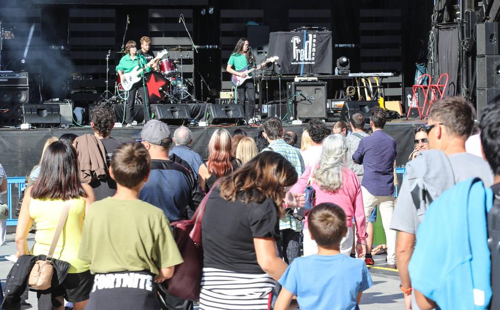 Las bandas locales se lucen en el escaparate de El Parche