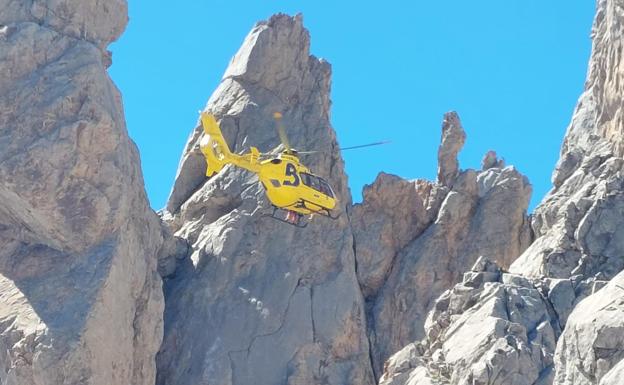 Rescatan a un escalador que sufrió una caída en Aguja de la Canalona