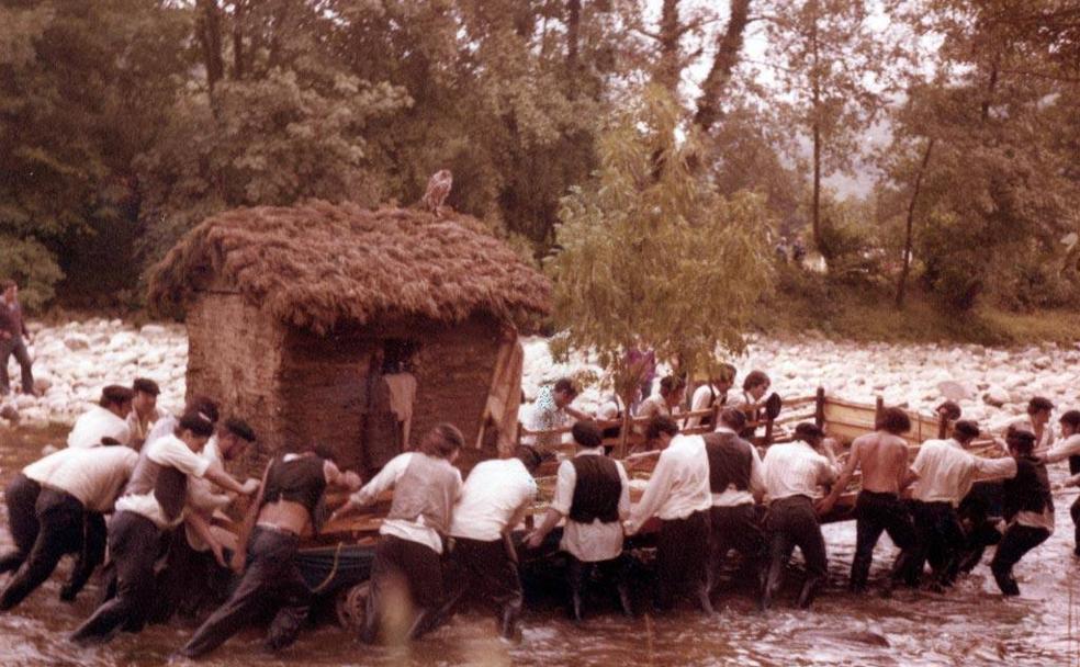 Medio siglo de carrozas en el agua