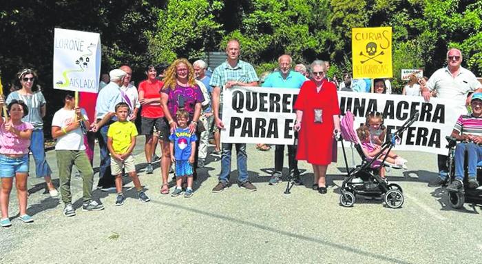 Loroñe vuelve a salir a la calle para pedir un acceso peatonal