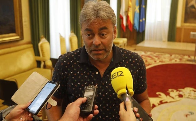 Tuero responde a Barbón: «Es un gran presidente, pero a veces se equivoca; unas primarias no son ningún barullo»