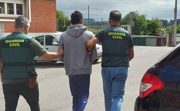 Detenidas dos personas por tres robos de cable en Castrillón