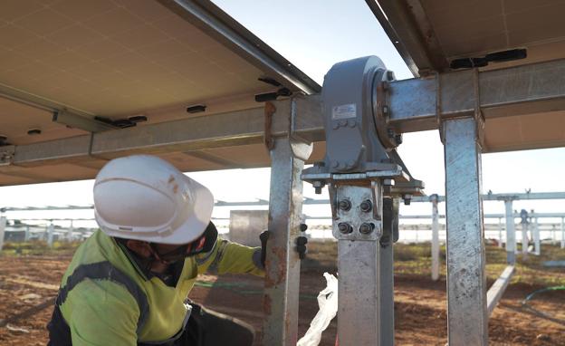 Iberdrola adjudica a la asturiana Hiasa un contrato de 45 millones de euros para sus proyectos fotovoltaicos en España