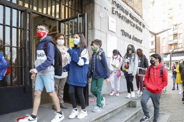 Valores Cívicos aborda el voluntariado, el feminismo, la ética ambiental y los límites de la ciencia en la ESO