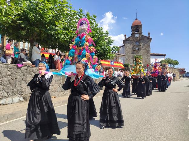 Torazo recupera la fiesta del Carmen en todo su esplendor, con veintiocho ramos