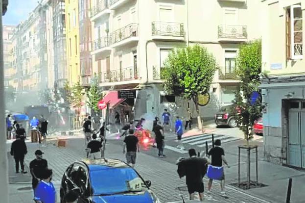 Encerrona para la afición del Oviedo en Santander