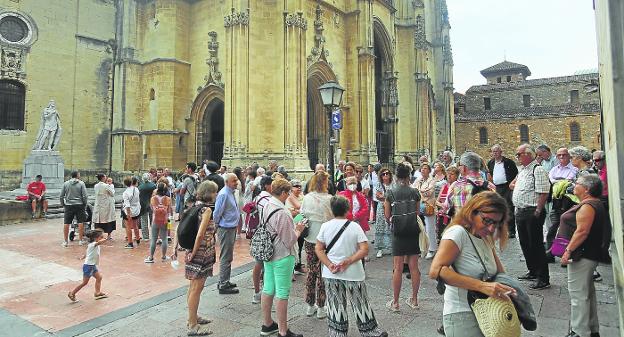 La Catedral de Oviedo supera las mil visitas al día y llena el programa de subidas a la torre