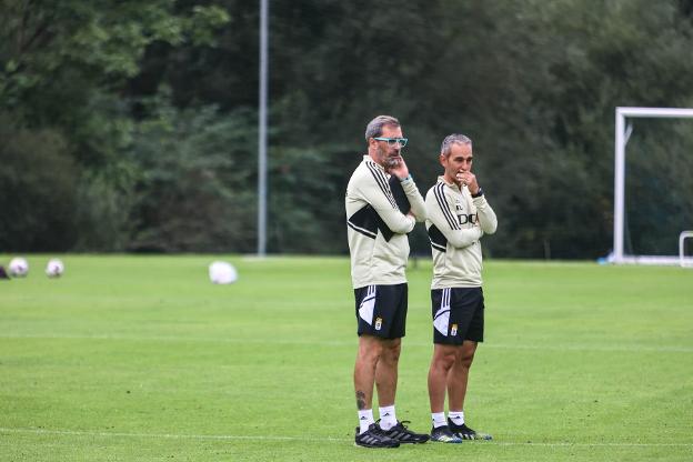 El Oviedo agota el plazo a la caza de un extremo