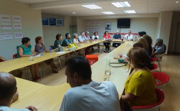 A falta de horas, el PSOE gijonés sigue con flecos abiertos sobre la recogida de firmas