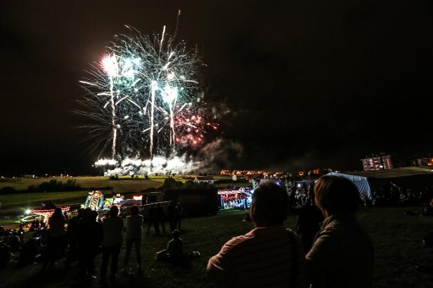 Más de 460 kilos de pólvora darán hoy forma a los fuegos artificiales por el Día de Asturias