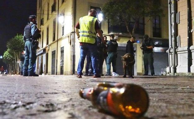 Cuarenta denuncias por botellones en el Bombé y en El Antiguo