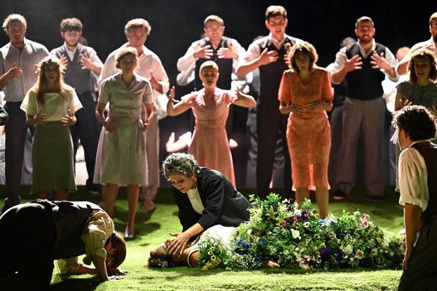 'La dama del alba', entre el realismo y la fábula