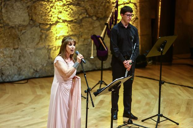 Tina Gutiérrez homenajea al «Xacobeo, a Asturias y Galicia»