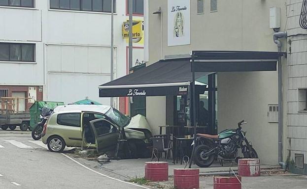 Sufren un accidente en Gijón al huir de la Guardia Civil con cobre robado de Arcelor