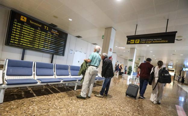 El Aeropuerto de Asturias cierra agosto con un 13,6% de pasajeros más que en 2019