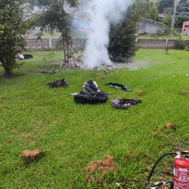 Herido en el incendio de una tienda de campaña