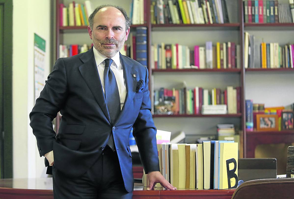 El rector considera un «inadmisible chantaje» que el desarrollo del campus de El Cristo se vea condicionado por Canteli