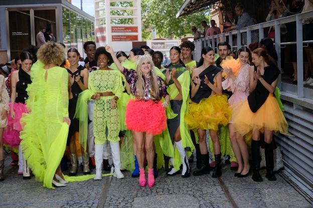 María Lafuente llena de sus prendas con mensaje la Fashion Week madrileña