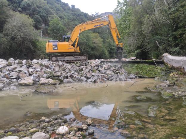 El proyecto Life Divaqua elimina la presa de Puente Lles, en Peñamellera Baja
