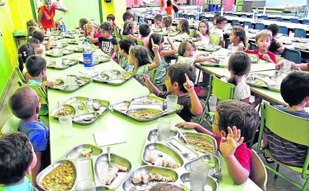 Al vapor, más verduras y menos sal: las claves del nuevo menú escolar que plantea Consumo