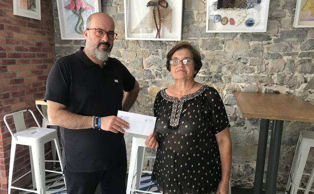 El Zascandil se suma a la solidaridad y dona un cheque a Expoacción