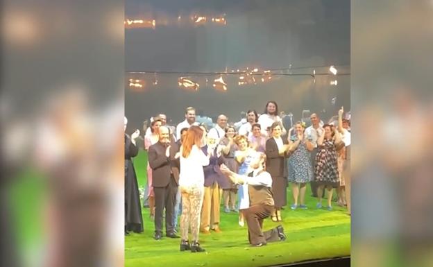 Vídeo | Así fue la romántica pedida de mano en la Ópera de Oviedo