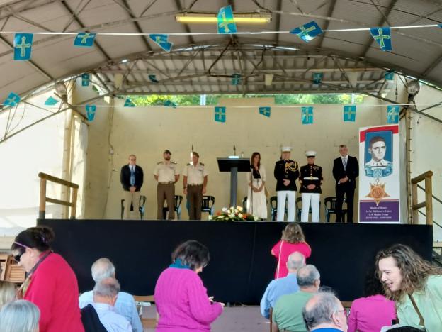 Candamo rinde honores al teniente López