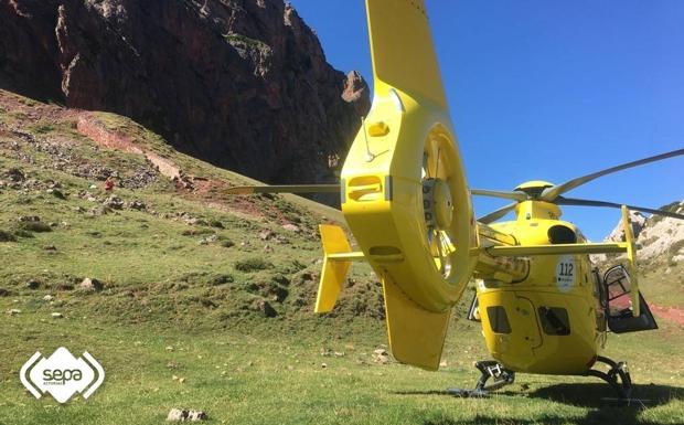 Rescatan a una senderista herida tras caerse en Somiedo