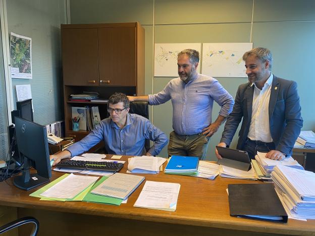 Cabranes pide mejorar el pavimento de Candones