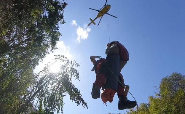 Evacúan en helicóptero a dos senderistas heridas en la Olla de San Vicente y en los Lagos de Covadonga
