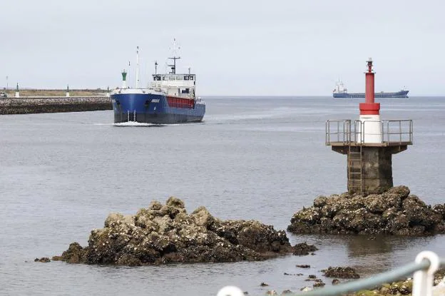 El Puerto intentará que el Gobierno central asuma la ampliación del espigón de San Juan