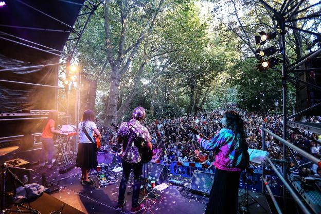 «Los padres bailan y cantan casi más que los pequeños»