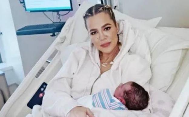 Una polémica imagen de Khloé Kardashian reaviva el debate sobre los vientres de alquiler