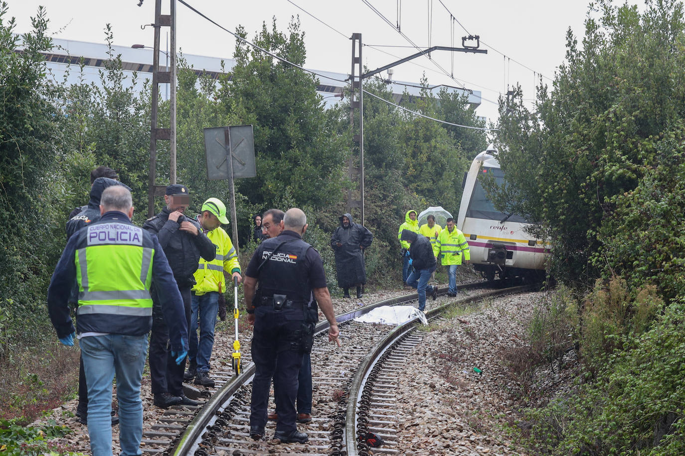 Muere un hombre de 52 años al ser atropellado por un tren en Tremañes