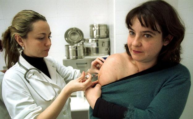 Salud suspende la vacunación de la triple vírica al haber caducado las dosis