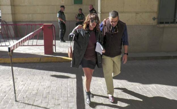 La actriz María León, en libertad provisional tras su arresto por dar un puñetazo a un policía