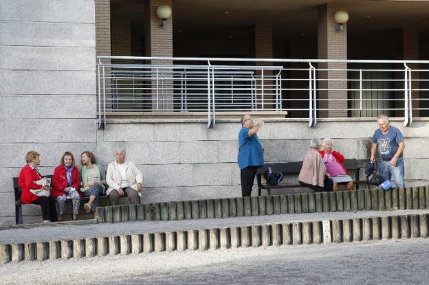 Gijón llamará a 2.261 mayores del centro para detectar la soledad no deseada