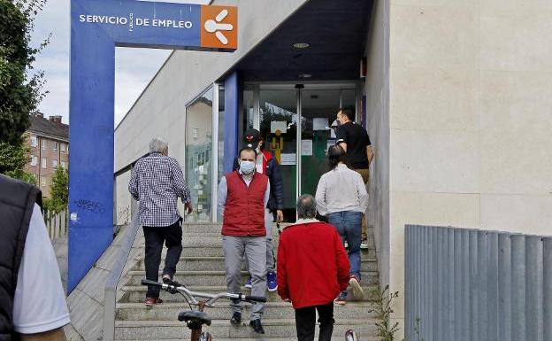 Asturias encabeza la subida del paro por la caída de los servicios y pierde más de 6.000 empleos