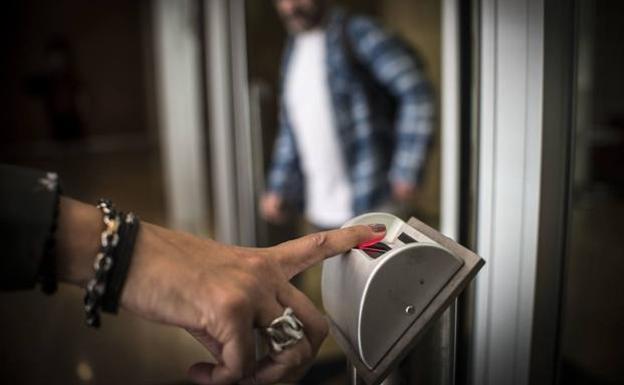 Llegar tarde 176 veces en seis meses no justifica el despido, según el TSJA