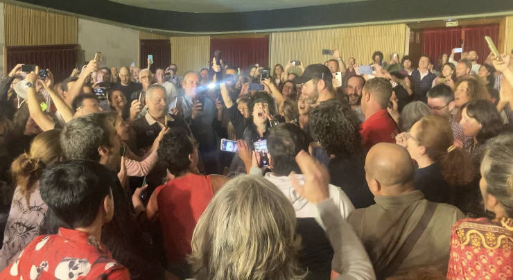 LP se da un baño de gente en Gijón