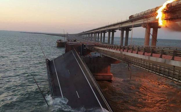 Al menos tres muertos en la explosión al estratégico puente que une Crimea con Rusia