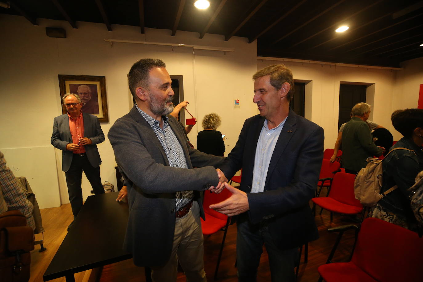 Ricardo Fernández gana las primarias del PSOE de Oviedo pero habrá segunda vuelta