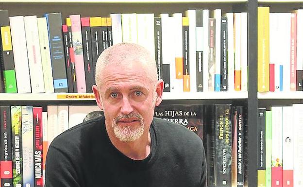 «Mis novelas me han permitido hurgar en mis raíces»