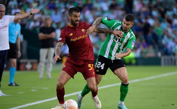 El Betis y la Roma firman un justo empate que clasifica a los verdiblancos