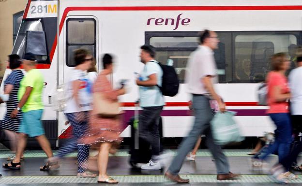 Los sindicatos de Renfe convocan tres días de huelga en los puentes de los Santos y de la Almudena