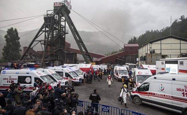 Ascienden a 40 los muertos por la explosión de grisú en una mina de carbón en Turquía